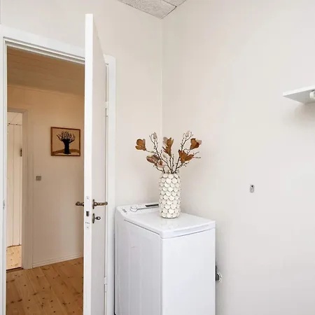 6 Person In Struer-by Traum