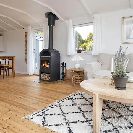 6 Person In Struer-by Traum