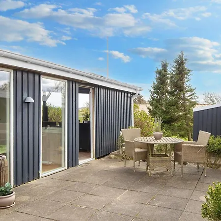 6 Person In Struer-by Traum סטרואר